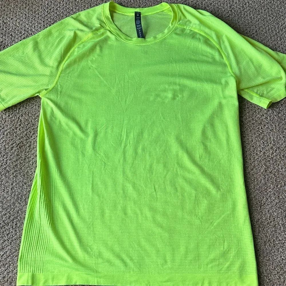 Lululemon Men’s Metal Vent Tech Short-Sleeve Shirt 2.0 Neon Yellow Size Medium
